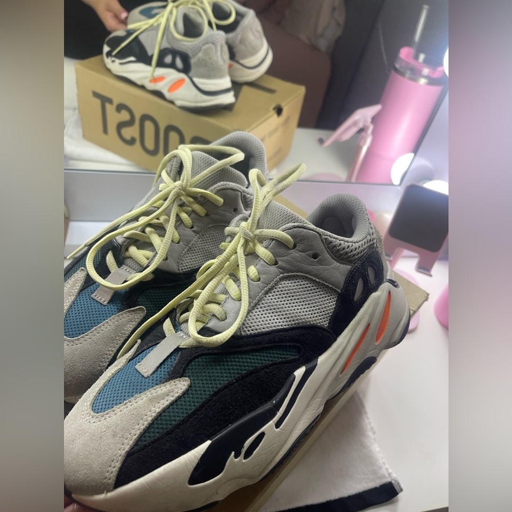 Yeezy wave runner 700